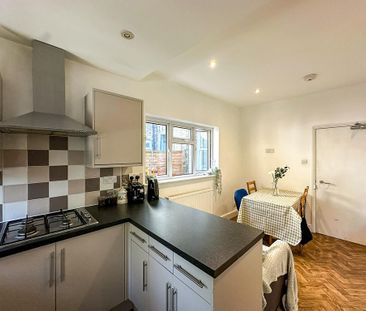 1 bedroom in a house share to rent - Photo 3