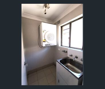 2 B/R UNIT, WITH TILES FLOORING. CLOSE TO SCHOOL. WALK TO SATION & ... - Photo 4