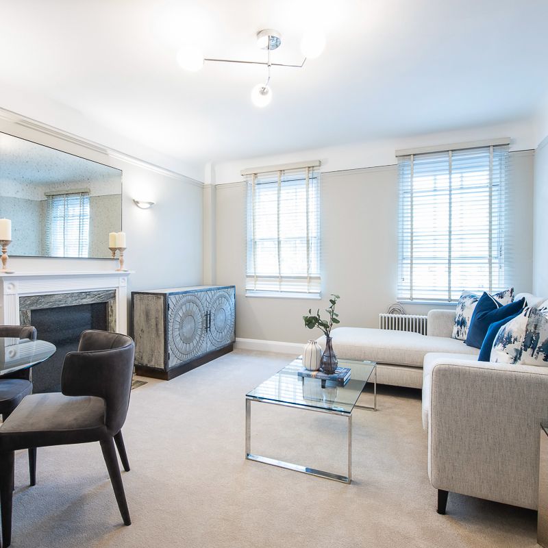 Newly Redecorated Two-Bedroom Apartment Fulham Road, Chelsea, SW3 6SH - Photo 1