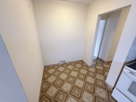 For Lease - 7 Dunlop Avenue Unit# Main, Toronto, Ontario - Photo 5