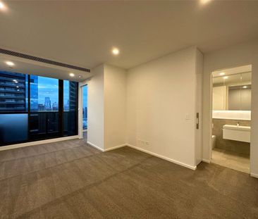 UNFURNISHED STYLISH ONE BEDROOM APARTMENT LOCATED IN HEART OF SOUTH... - Photo 6