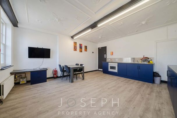 1 bedroom in a house share to rent - Photo 1