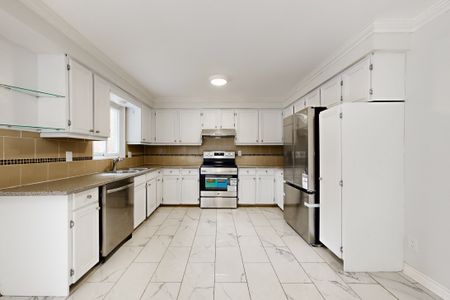 For Lease - 327a Beechgrove Drive, Toronto, Ontario - Photo 5