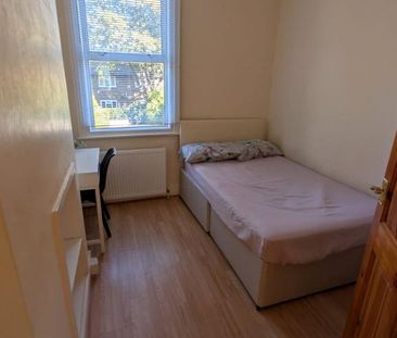 5 bedroom semi-detached house to rent - Photo 3