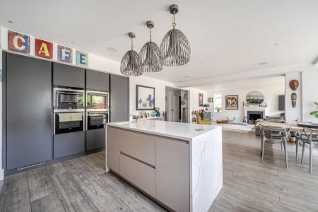 5 bedroom detached house to rent - Photo 4