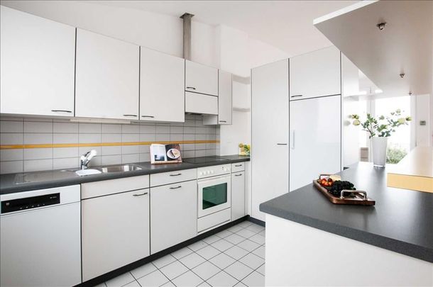 "Living in the center - relaxed living!" - Photo 1