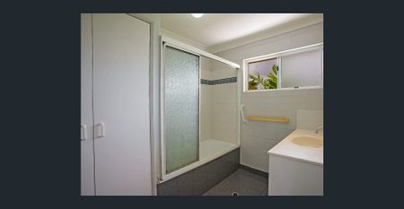 NEAT AND TIDY 2 BEDROOM TOWNHOUSE IN PIMLICO! - Photo 5