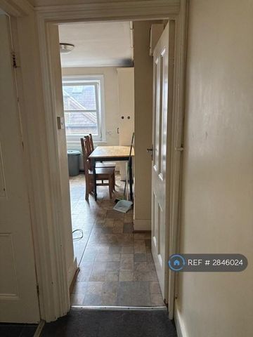 4 bedroom flat to rent - Photo 5