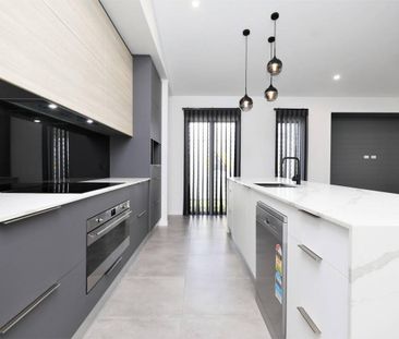 A Class Above the Rest - Fully Tiled and Air Conditioned - Many Extras - Photo 1