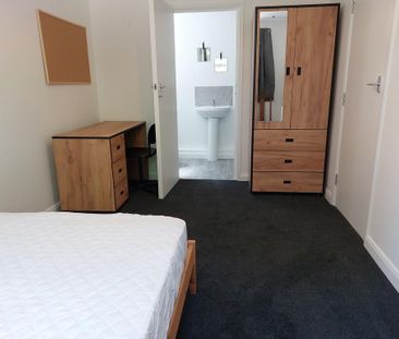 5 bedroom semi-detached house to rent - Photo 5