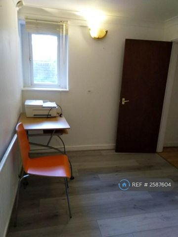 2 bedroom flat to rent - Photo 3