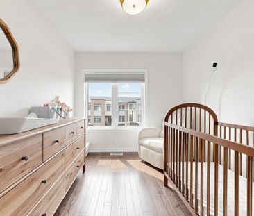 For Lease - 51 Vantage Loop, Newmarket, Ontario - Photo 2
