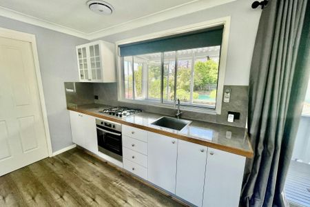 Tastefully Presented Two Bedroom Half-House - Photo 5