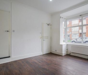 3 bedroom end of terrace house to rent - Photo 2