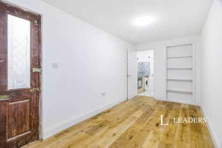 studio to rent Reynolds Road, New Malden, KT3 - Photo 3