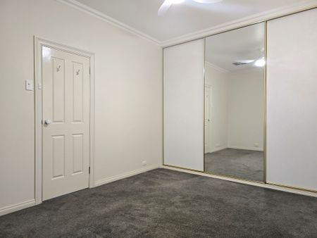 Three Bedrooms - North East - Unfurnished - Photo 3