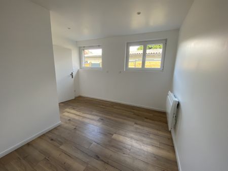 JOLI APPARTEMENT T2 ENTIEREMENT RÉNOVÉ AVEC TERASSE BÉTONNÉE - Photo 2