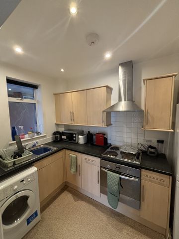 FLAT 3, 9 HEELEY ROAD - Photo 5