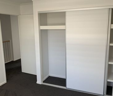 WELL APPOINTED MODERN TOWN HOUSES AVAILABLE 10/01/2026 - Photo 3