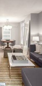 **************DESIGNER DECORATED 1 BED 1 BATH IN YALETOWN************* - Photo 1