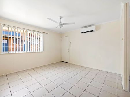 Stylish South Toowoomba Unit with Modern Comfort & Prime Location - Photo 2