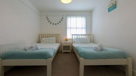 4 bedroom terraced house to rent - Photo 5