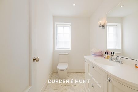 High Mead, Chigwell - Photo 3
