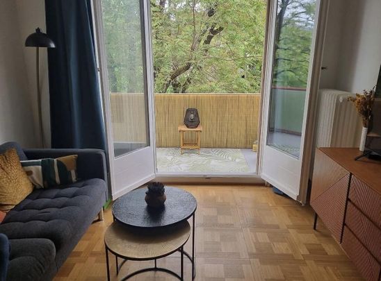 Beautiful renovated 4-room apartment in a quiet area - Photo 1