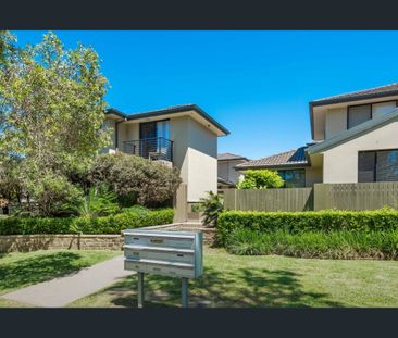 Spacious townhouse with oversized courtyard - Photo 1