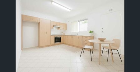 well-maintained 3-bedroom townhouse - Photo 3