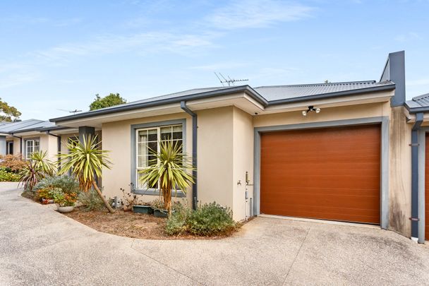 Lifestyle, Location & Alfresco Charm in Leafy Frankston South - Photo 1