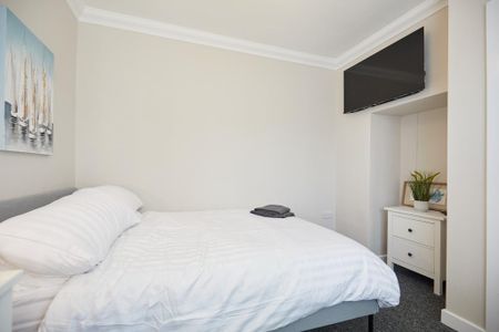 5 bedroom semi-detached house to rent - Photo 4