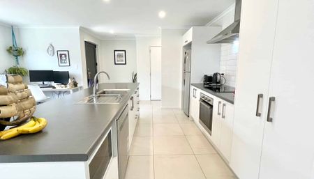 Immaculate home! - Photo 2