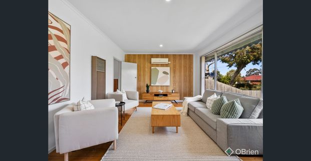 A LIGHT FILLED LITTLE GEM! - Photo 1