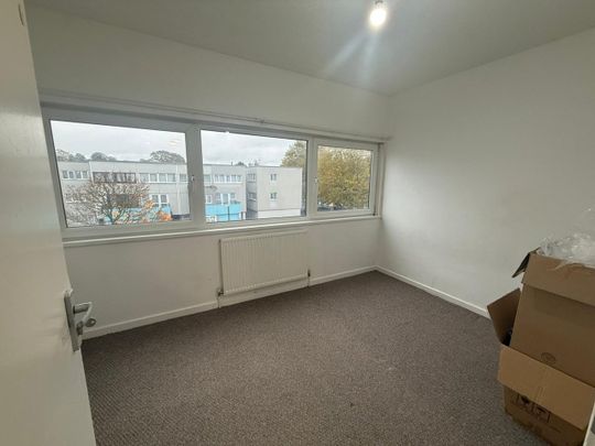 3 Bed Detached House, Lindsey Close, CR4 - Photo 1