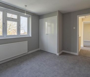 4 bedroom detached house to rent - Photo 2