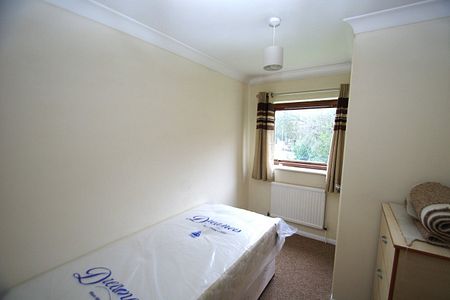 2 bedroom | Flat - Photo 2