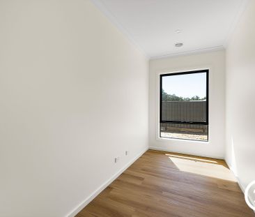 Stylish Family Living with Space to Grow&period; Furnished&period; - Photo 4