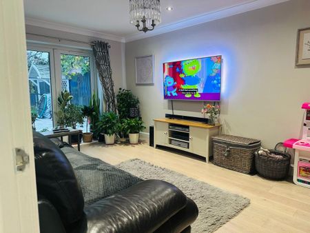 5 bedroom semi-detached house to rent - Photo 3