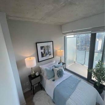 Stunning, brand-new condo on the 19th floor - Photo 4