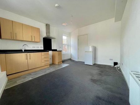 2 bedroom maisonette to rent - Photo 2