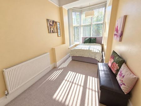 4 bedroom flat to rent - Photo 4