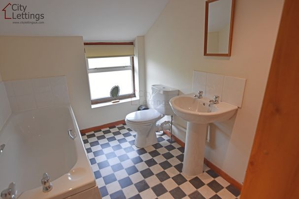 5 Bedroom Semi-Detached House - Photo 1