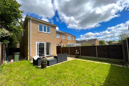 Newton Way, Tongham, Surrey, GU10 - Photo 4