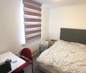 3 bedroom flat to rent - Photo 2