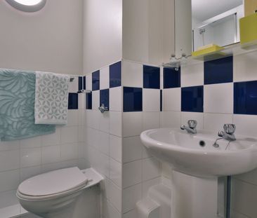 Silver En Suite - Photo 4