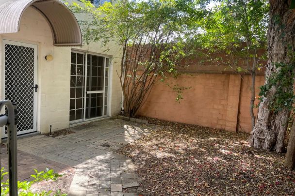 3-bedroom, 2-bathroom townhouse - Photo 1