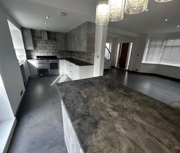 3 bedroom semi-detached house to rent - Photo 6