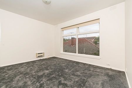 ONE BEDROOM APARTMENT IN PERFECT LOCATION! - Photo 3
