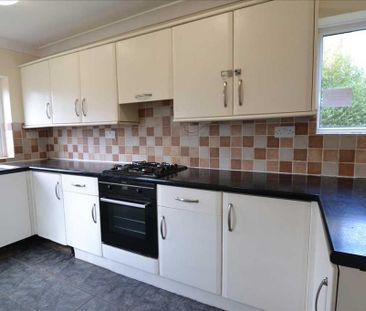 3 bedroom semi-detached house to rent - Photo 6